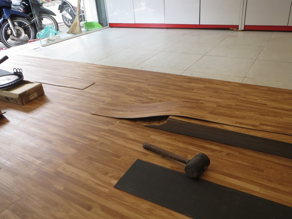 Thi công sàn nhựa vân giả gỗ tại TP Vinh Nghệ An